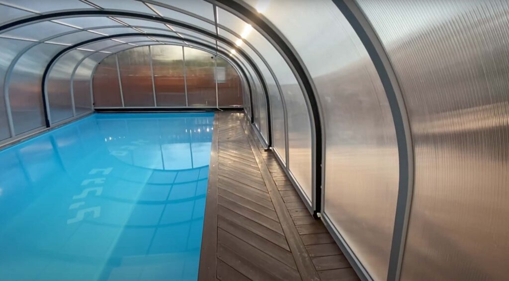 Alpin M40 är ett högt pooltak